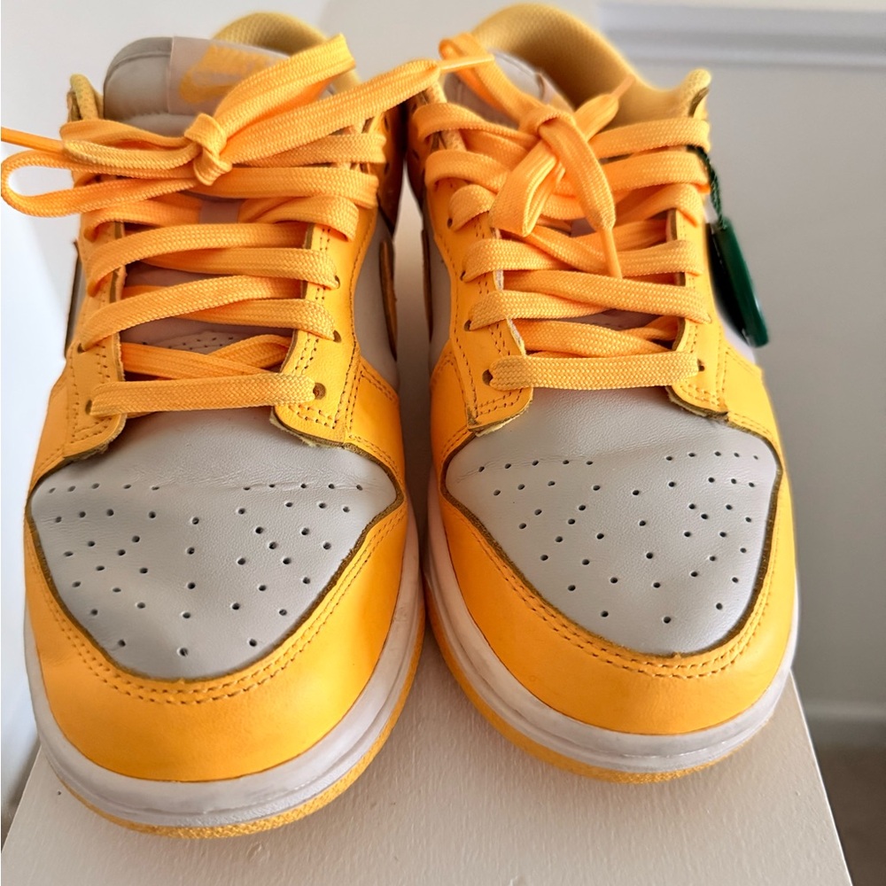 Nike womens dunk low
Colour: light bone/lemon pulse sail lightly worn